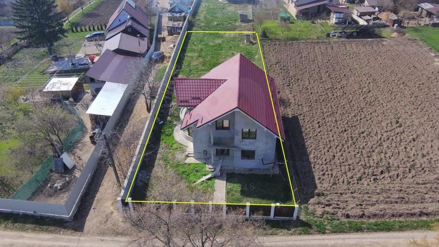 Casă cu 4 camere cu Teren 953 Mp în Gura Văii