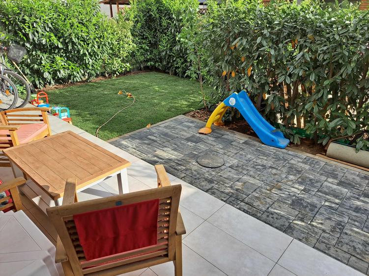 Apartament cu 3 camere decomandat în Exterior Vest