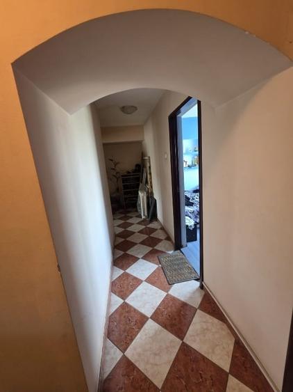 Apartament cu 4 camere decomandat în Rahova