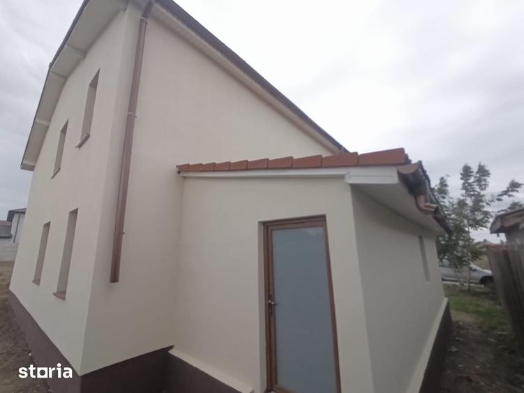 Casă cu 6 camere cu Teren 426 Mp în Agigea