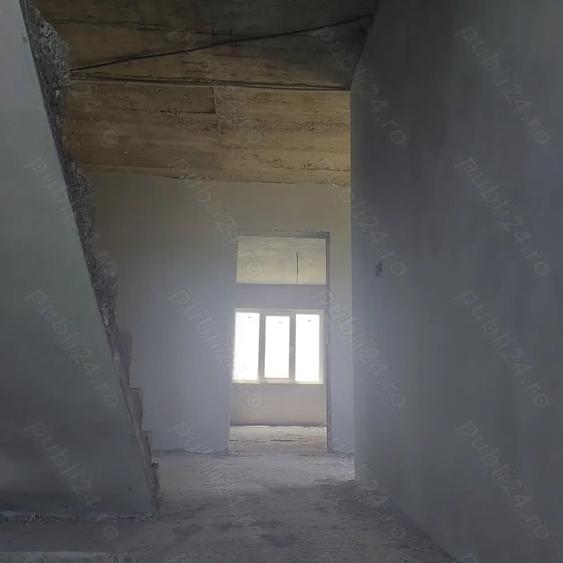 Casă cu 6 camere în Unirea