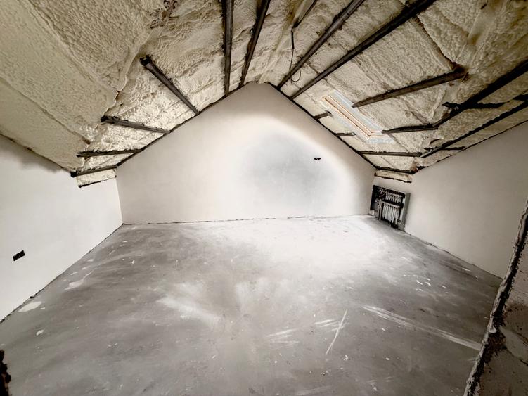 Duplex cu 5 camere cu Canalizare în Sud
