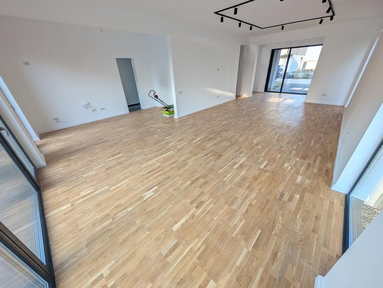 Casă individuală cu 5 camere cu Teren 350 Mp în Tunari