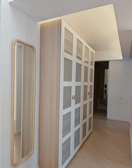 Apartament cu 3 camere semidecomandat, mobilat în Pipera