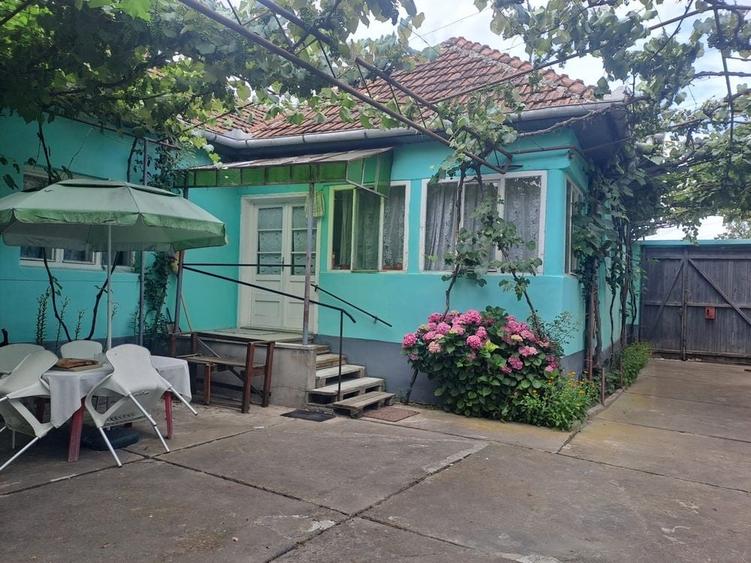 Casă cu 4 camere cu Teren 1277 Mp în Central