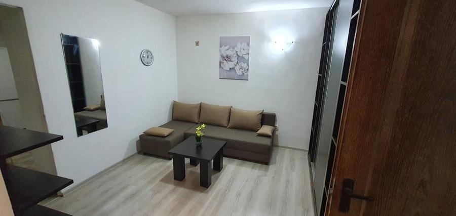 Apartament cu 2 camere semidecomandat în Tei