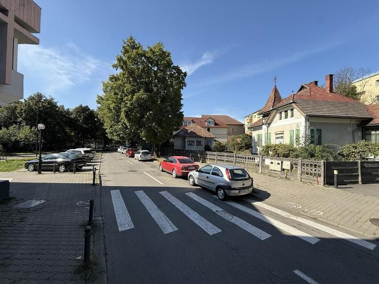Casă cu 3 camere cu Teren 1000 Mp în Central