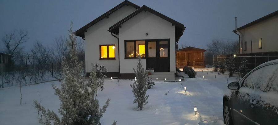 Casă cu 2 camere cu Teren 795 Mp în Regie