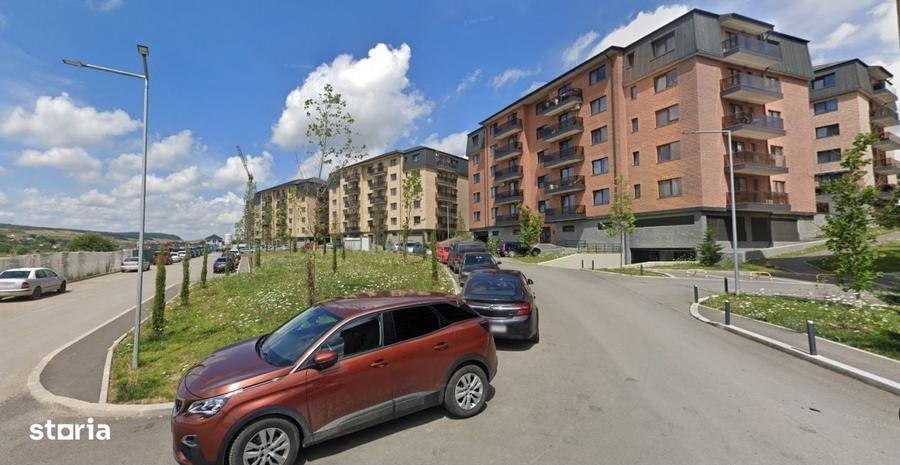 Apartament cu 3 camere decomandat în Chinteni