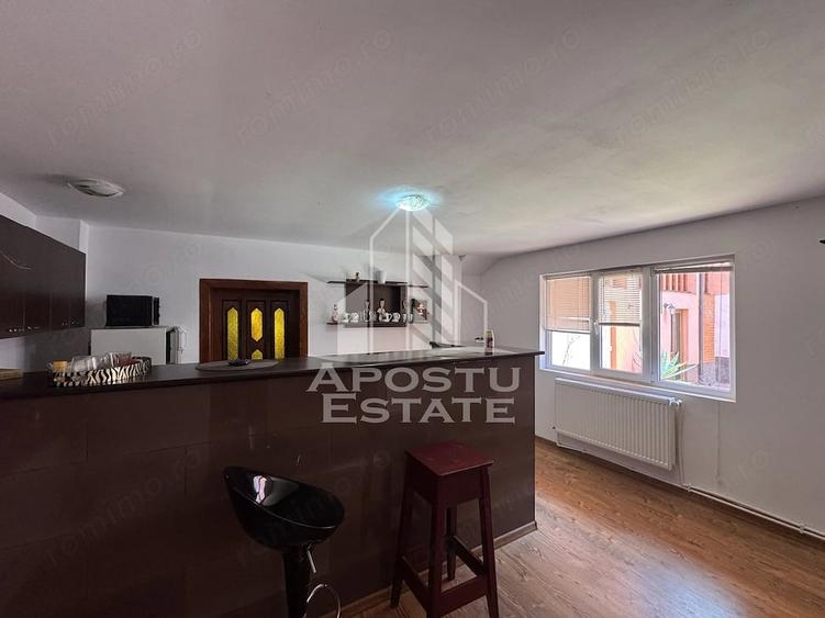 Casă cu 8 camere cu Teren 700 Mp în Sălașu de Jos