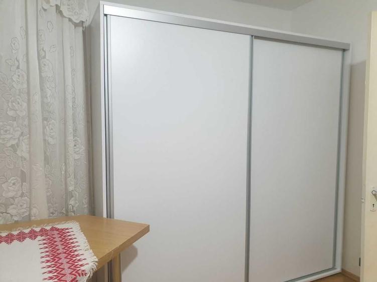 Apartament cu 2 camere semidecomandat în 1 Mai