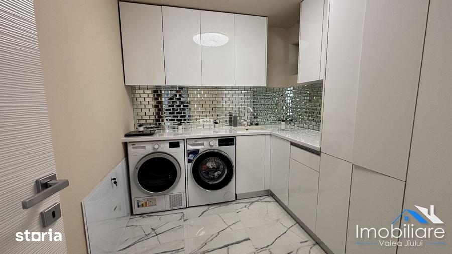 Casă cu 4 camere cu Teren 1200 Mp în Central