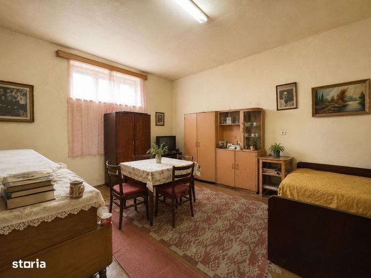 Casă cu 3 camere în Sălard