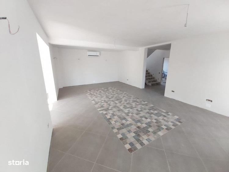 Casă cu 4 camere în Pata