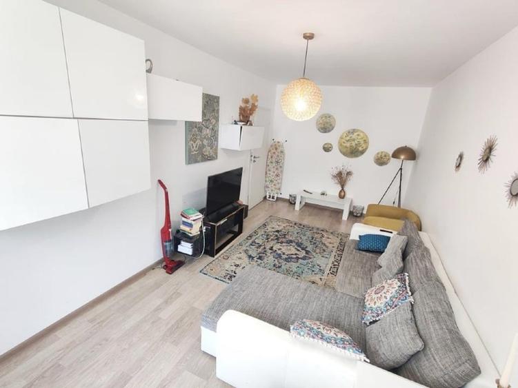 Apartament cu 3 camere decomandat în Berceni
