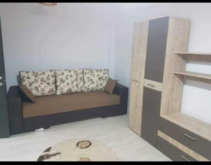 Garsonieră decomandată în Valea Adâncă