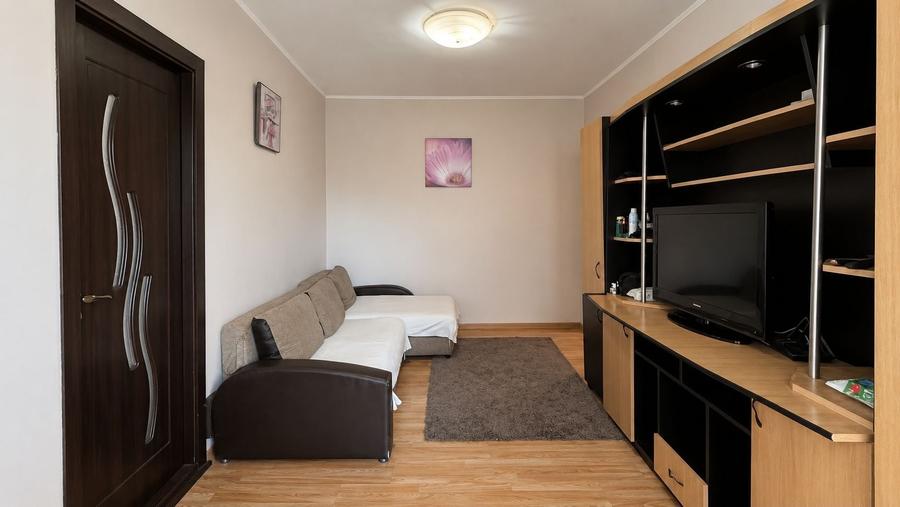 Apartament cu 2 camere semidecomandat, mobilat în Dacia