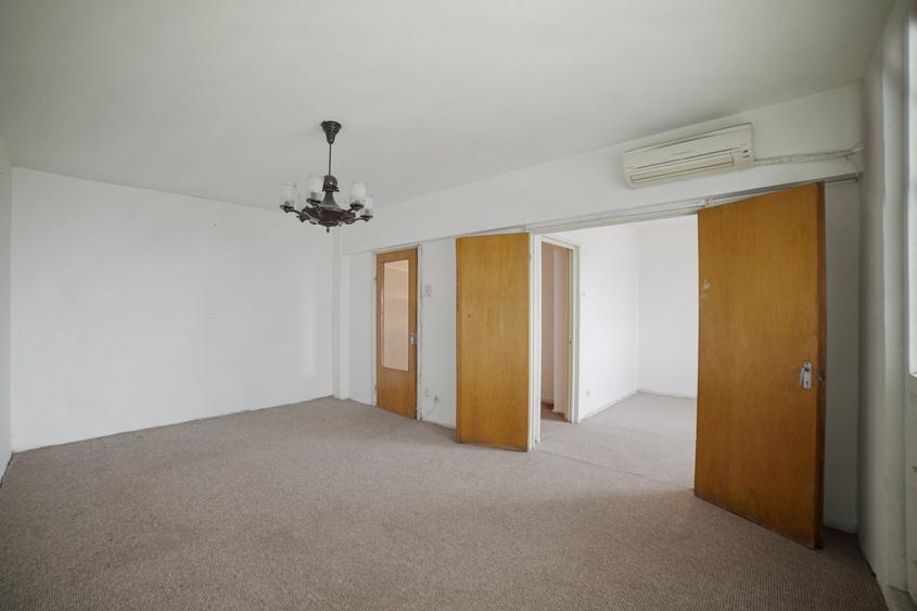 Apartament cu 4 camere decomandat în Colentina