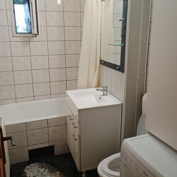 Apartament cu 2 camere decomandat în Florilor