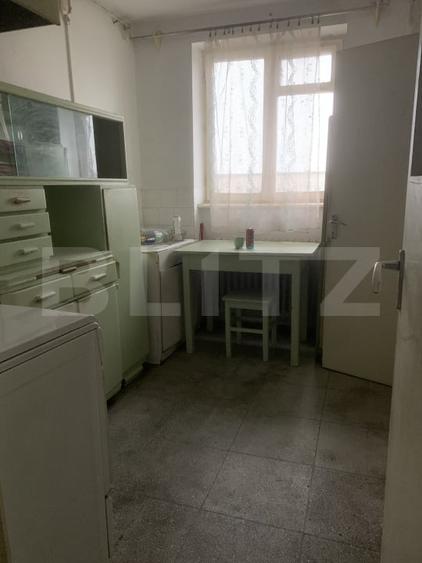 Apartament cu 4 camere decomandat în Calea București