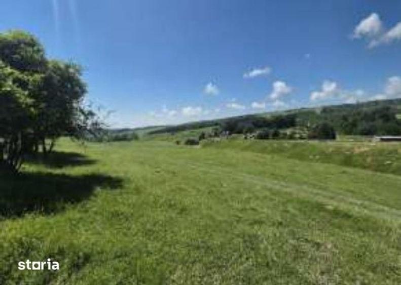 Teren de 1100 mp, în Grajduri