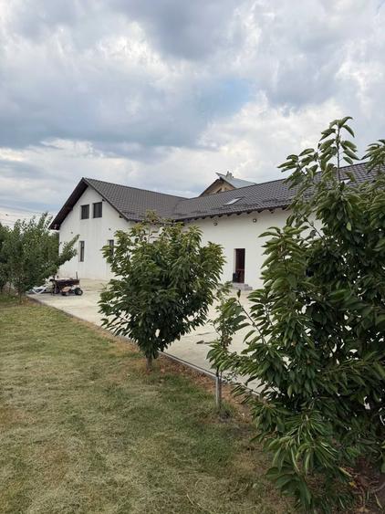 Casă cu 4 camere în Comana