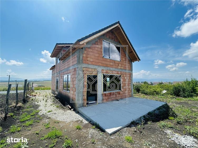 Casă cu 4 camere cu Teren 328 Mp în Aeroport