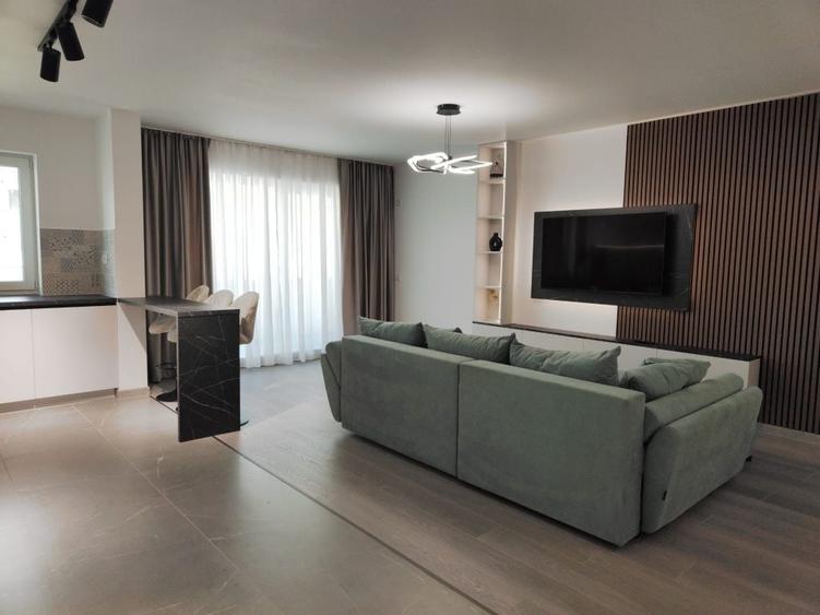 Apartament cu 3 camere decomandat în Exterior Vest