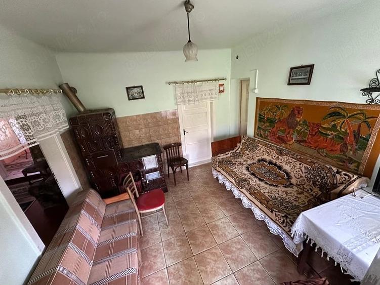 Casă cu Teren 900 Mp în Cacova Ierii