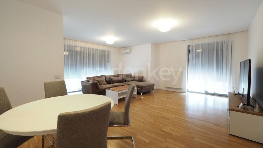 Apartament cu 4 camere decomandat în Băneasa