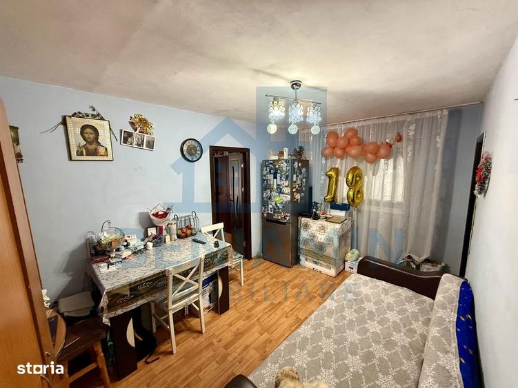 Apartament cu 2 camere semidecomandat în Craiovița Nouă