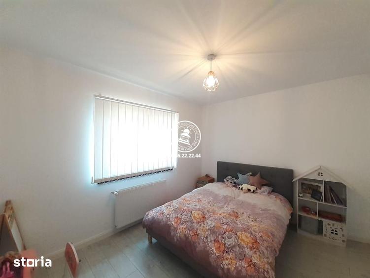 Casă cu 5 camere cu Teren 400 Mp în Lețcani
