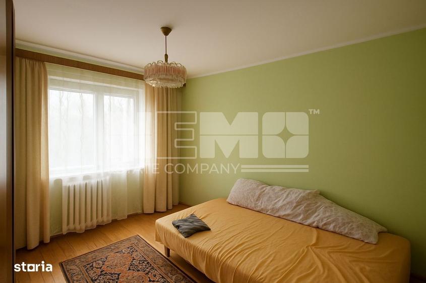 Apartament cu 3 camere semidecomandat, mobilat în Central