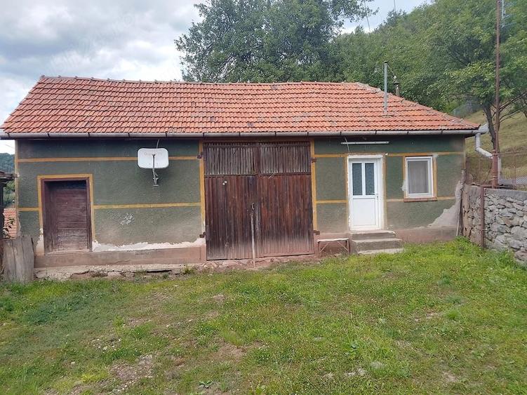 Casă cu Teren 3000 Mp în Măgura