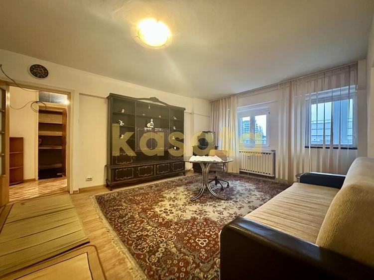 Apartament cu 3 camere semidecomandat în Aviației