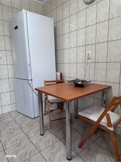 Apartament cu 3 camere semidecomandat, mobilat în Dristor