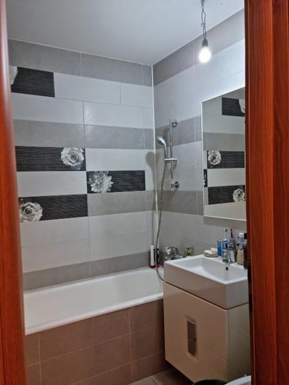 Apartament cu 4 camere decomandat, mobilat în Băneasa
