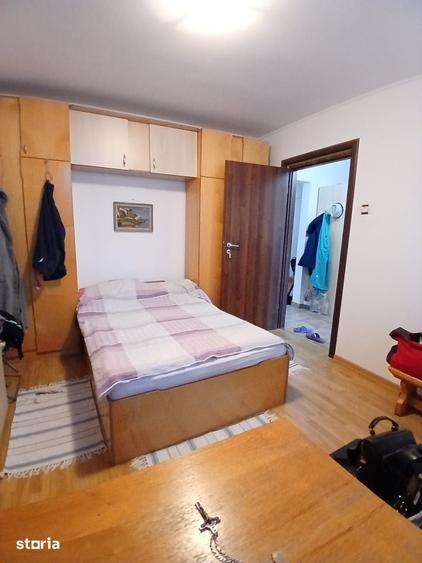 Apartament cu 4 camere decomandat în Rahova