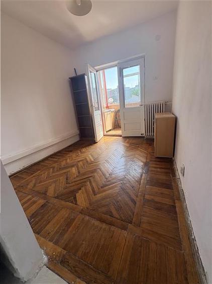Garsonieră decomandată în Casa de Cultură