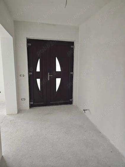 Casă cu 5 camere în Berislăvești