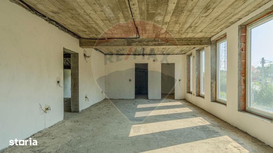 Casă cu Teren 1322 Mp în Bunloc
