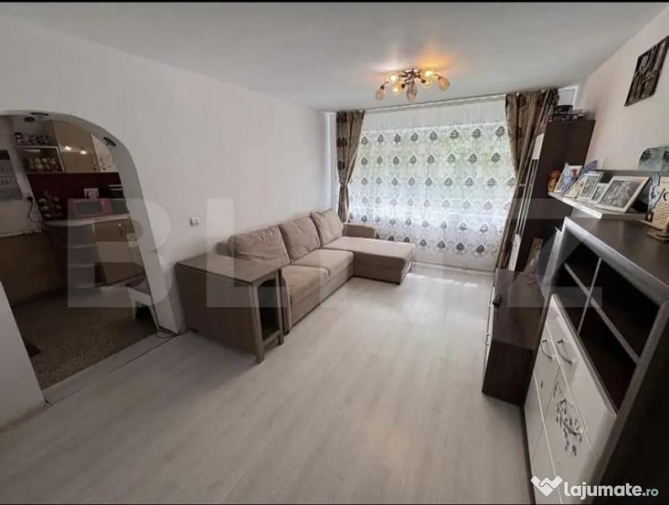 Apartament cu 2 camere decomandat în Aleea Trandafirilor