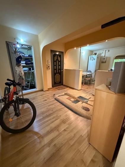 Apartament cu 3 camere decomandat în Micro 16