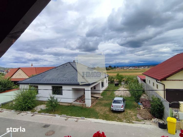 Casă cu 5 camere cu Teren 355 Mp în Cristian