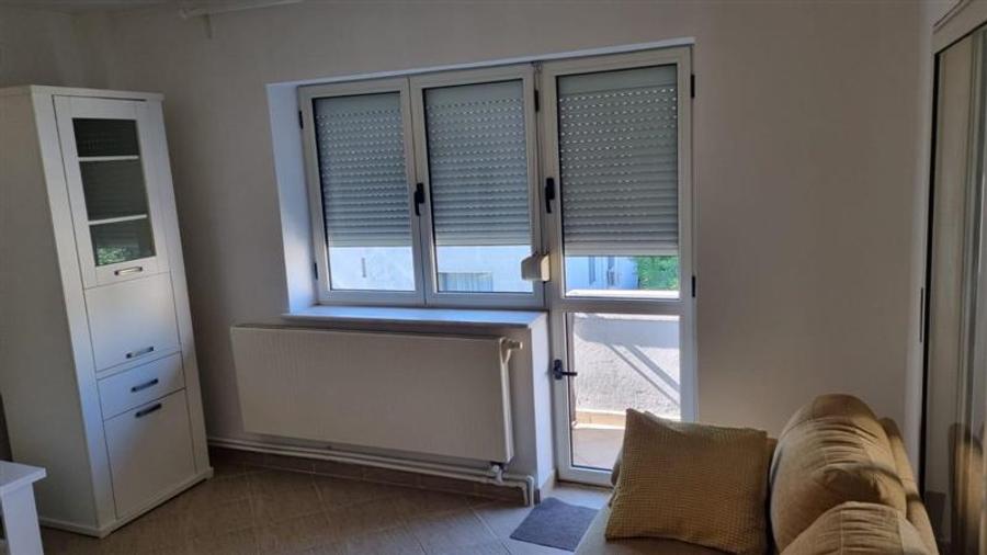 Apartament cu 2 camere decomandat în Calea București