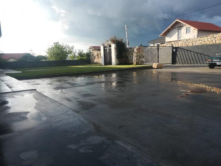 Duplex cu 4 camere cu Canalizare în Exterior Est