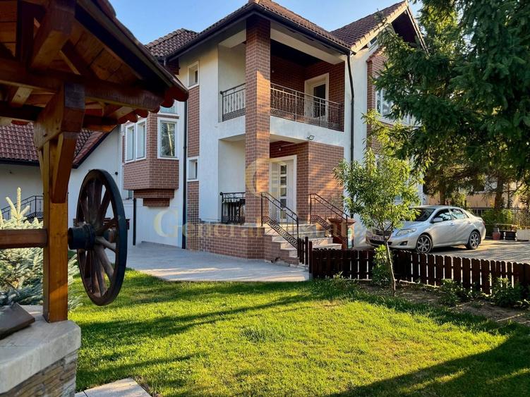 Casă individuală cu 8 camere cu Canalizare în Bucium