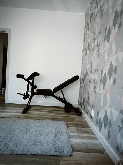 Apartament cu 3 camere decomandat, mobilat în Florești