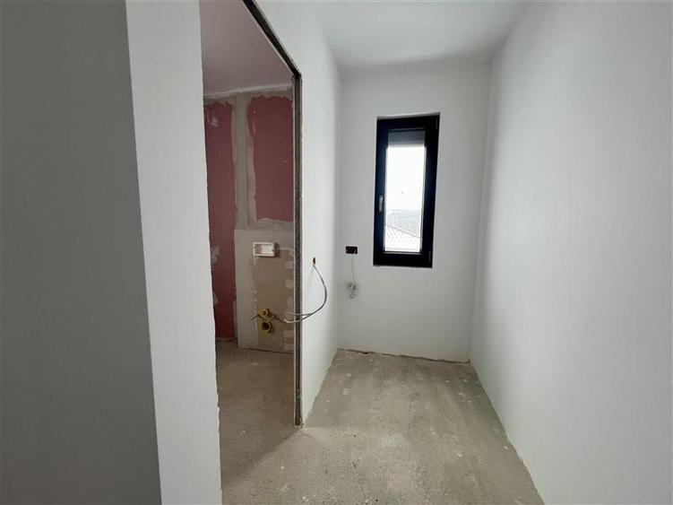 Casă individuală cu 6 camere cu Garaj în Valea Adâncă