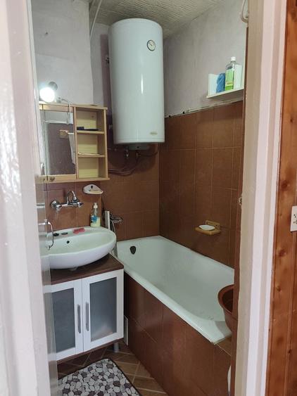Garsonieră decomandată în Petros